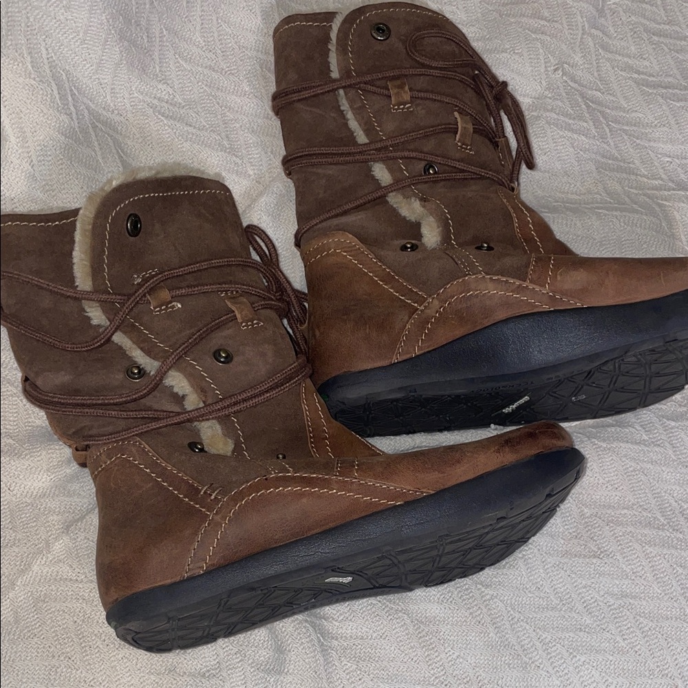 Cozy Shearling-Lined Women's Boots